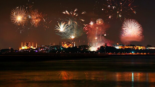 http://www.istanbultur.ru/assets/images/newyear/new-years-eve-istanbul.jpg